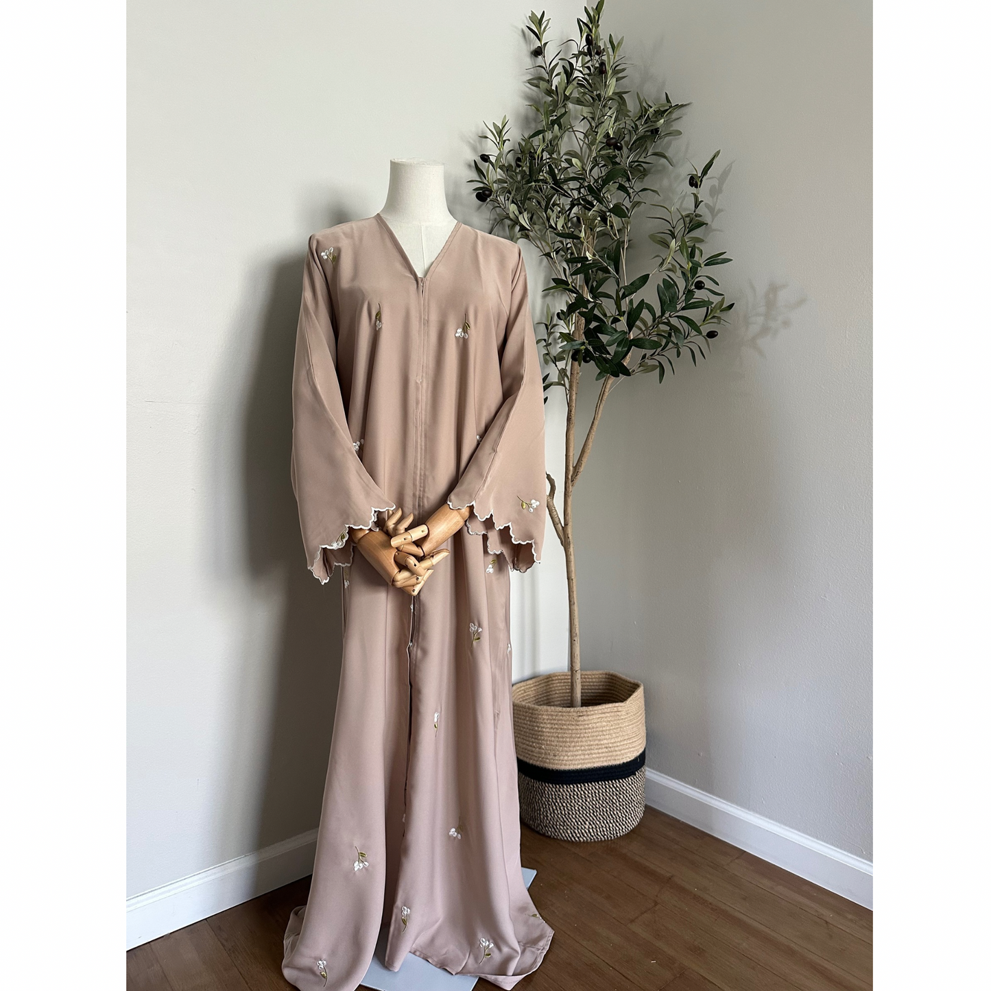 Asiyah in Beige